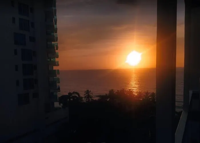 10Mo Piso, Piscina, Jacuzzi Y A Pasos De La Playa